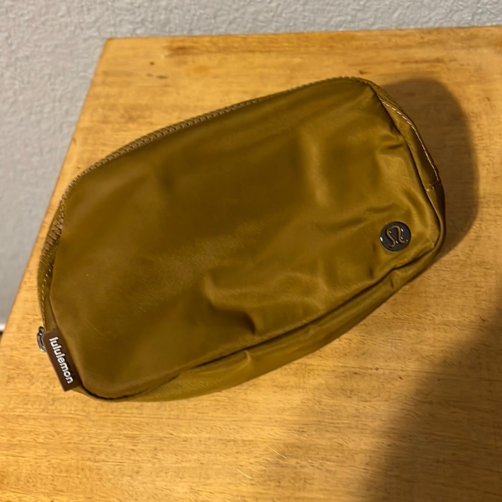 388. Lululemon Burnt caramel everywhere belt bag 1L - Picture 3 of 6